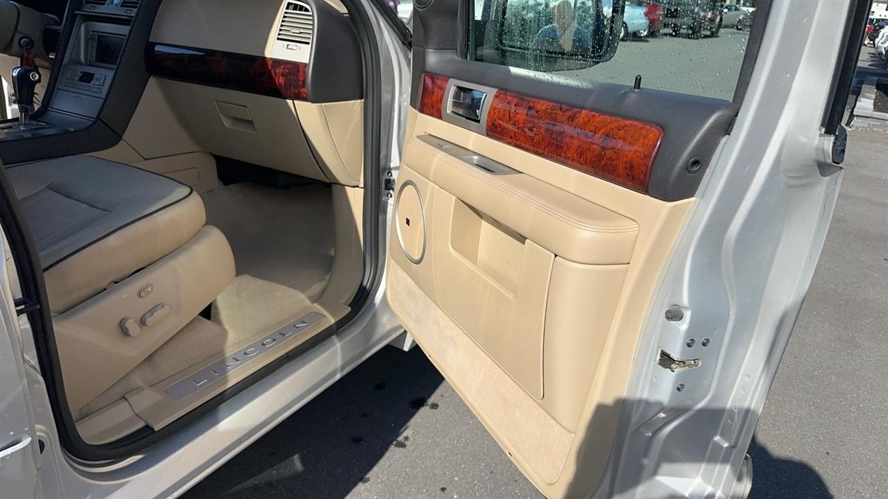 Lincoln Navigator 4dr 4WD Ultimate 2006