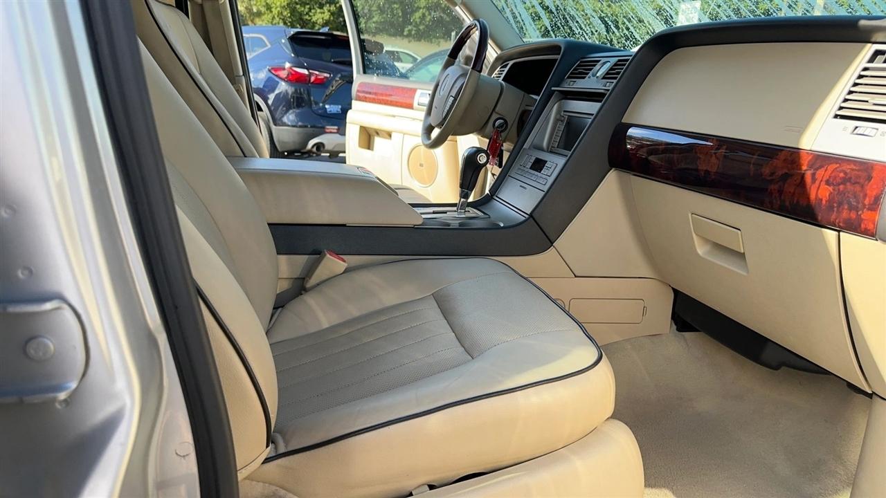 Lincoln Navigator 4dr 4WD Ultimate 2006