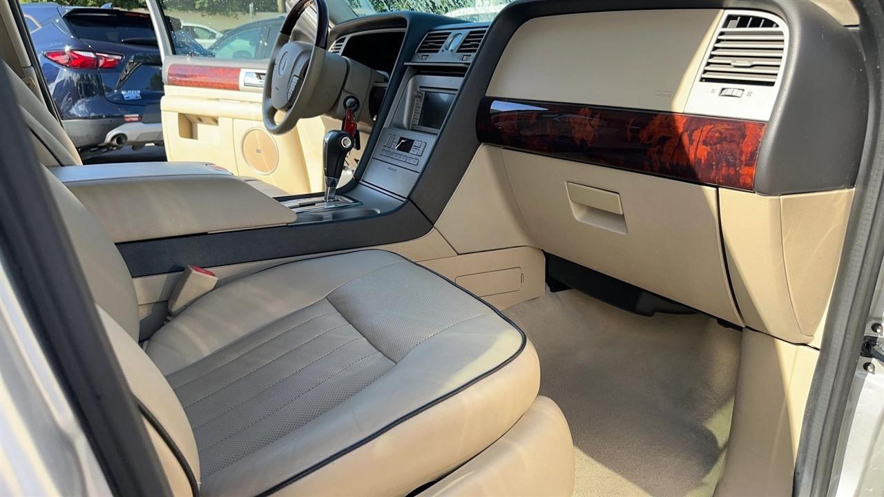 Lincoln Navigator 4dr 4WD Ultimate 2006