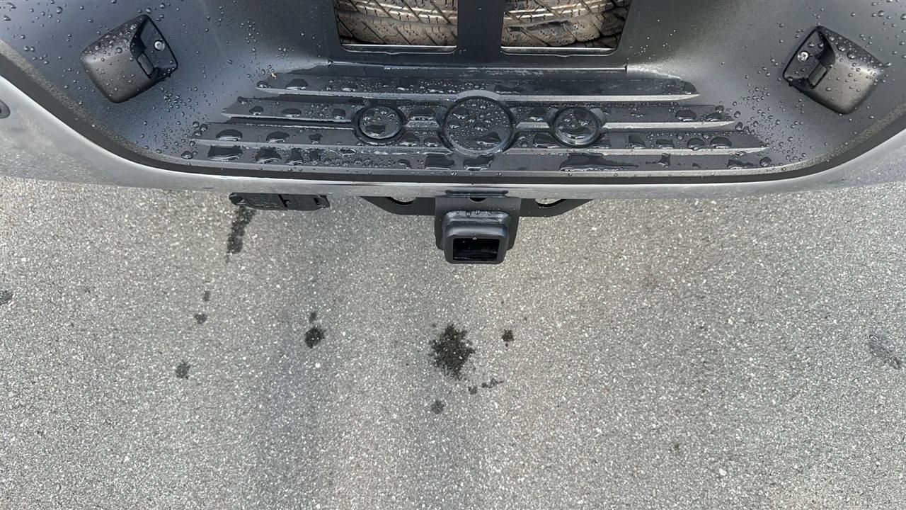 Toyota Tundra 2WD Truck Dbl 5.7L V8 6-Spd AT LTD (Natl) 2010