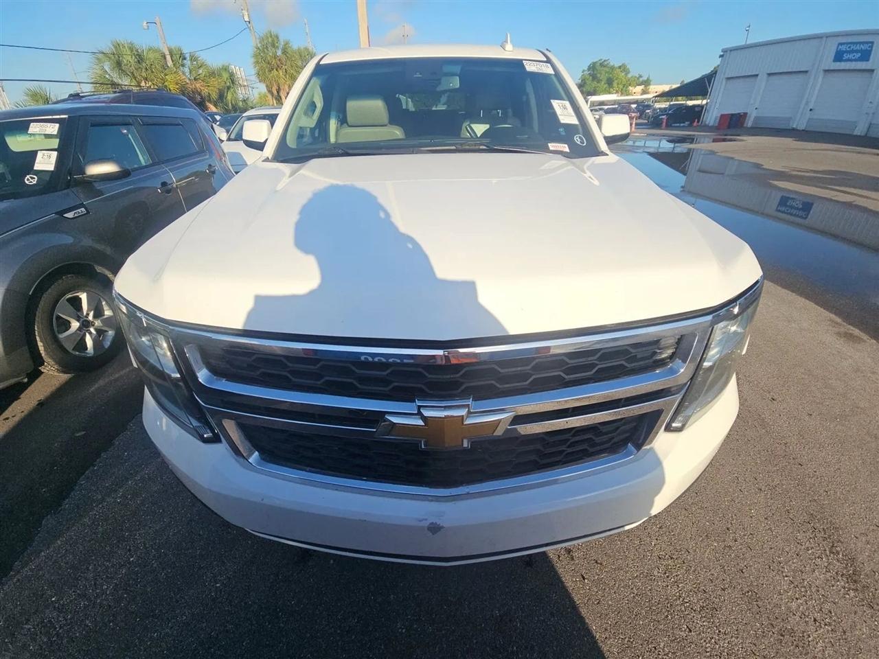 Chevrolet Suburban 2WD 4dr LT 2015