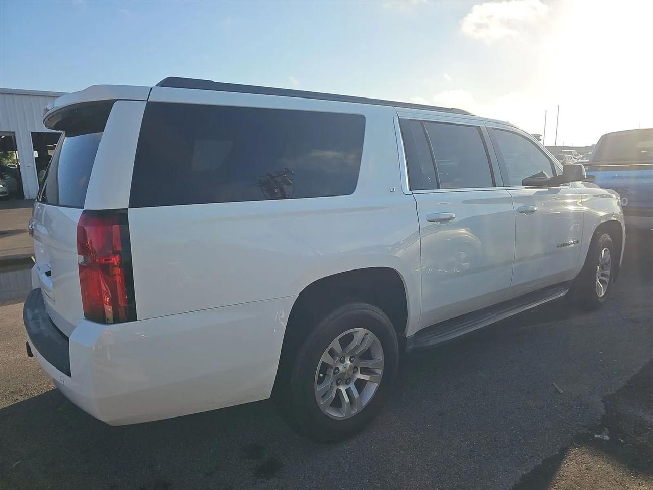 Chevrolet Suburban 2WD 4dr LT 2015