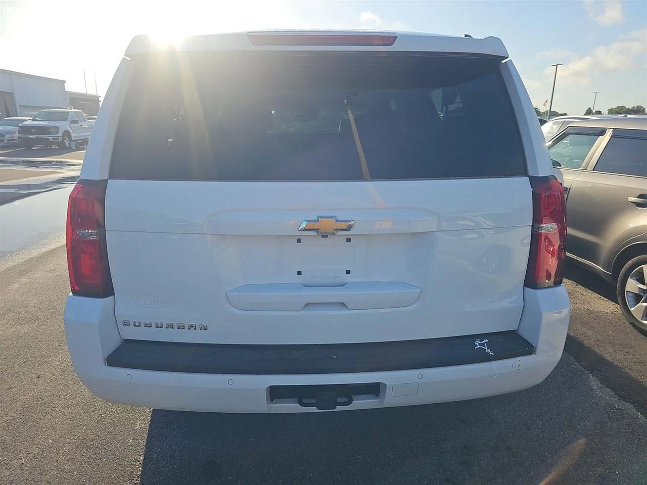 Chevrolet Suburban 2WD 4dr LT 2015