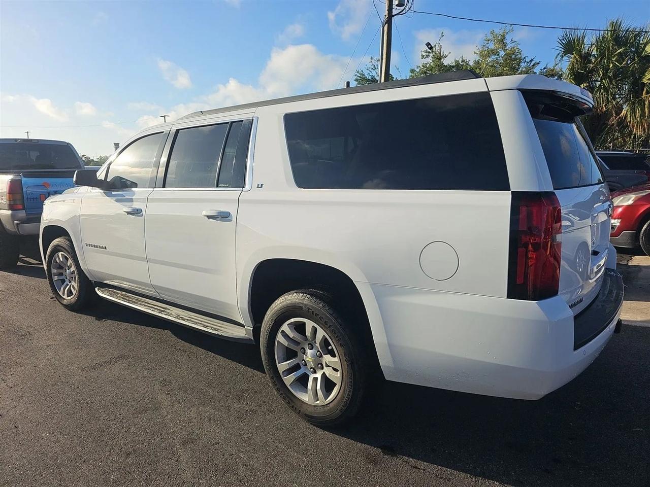 Chevrolet Suburban 2WD 4dr LT 2015