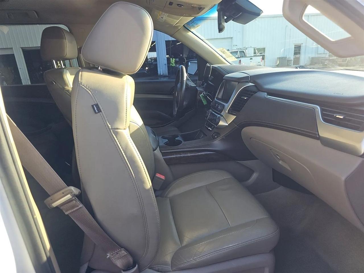 Chevrolet Suburban 2WD 4dr LT 2015
