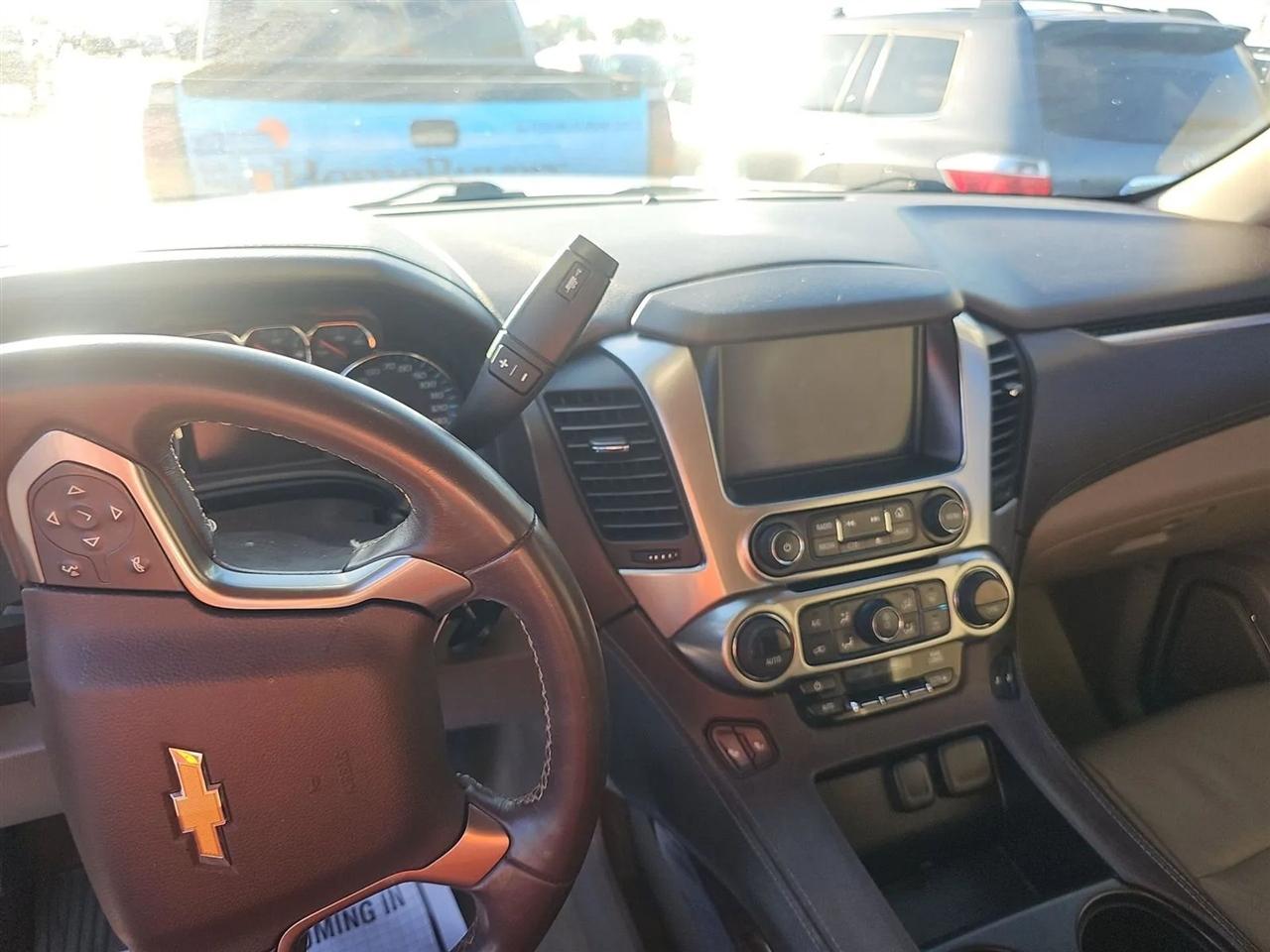 Chevrolet Suburban 2WD 4dr LT 2015