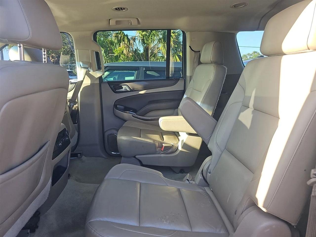 Chevrolet Suburban 2WD 4dr LT 2015