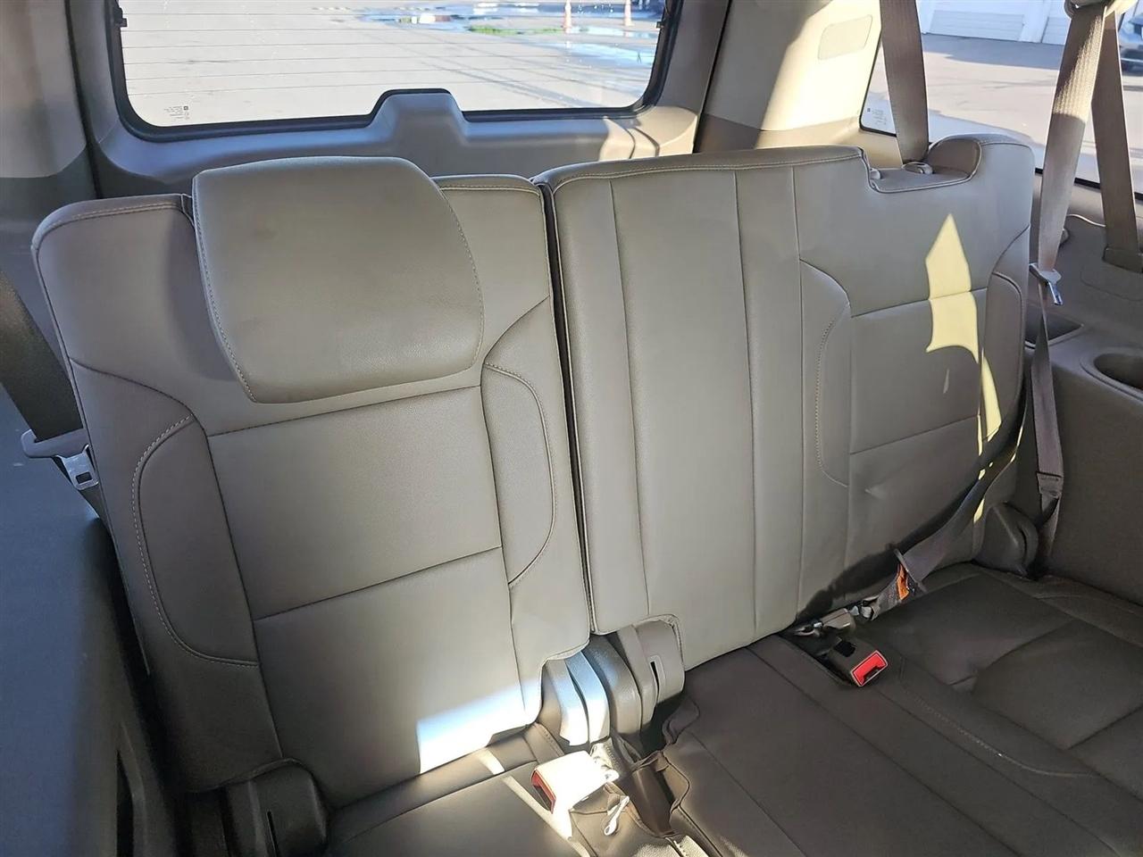 Chevrolet Suburban 2WD 4dr LT 2015
