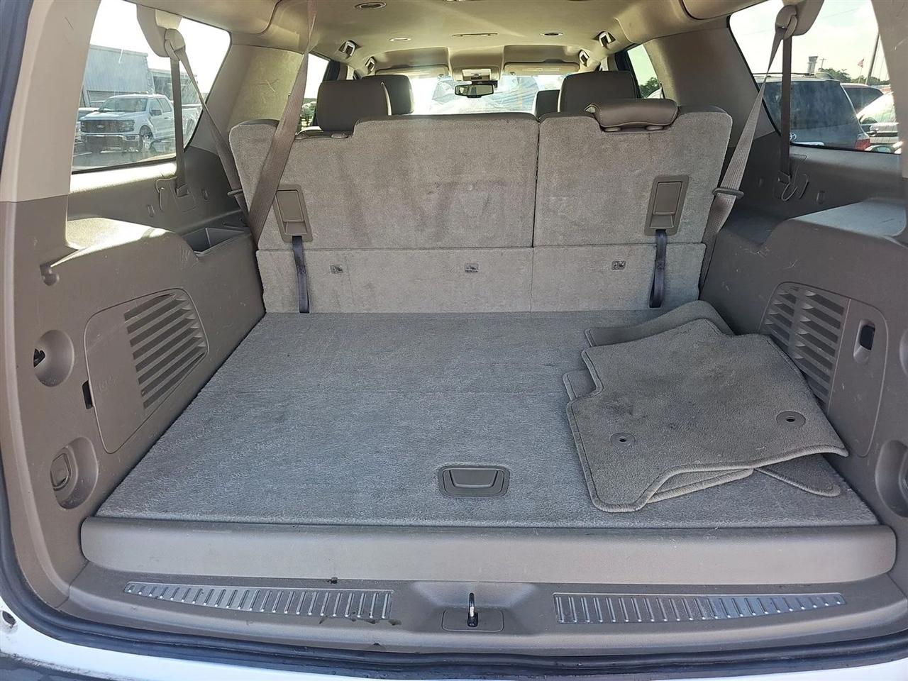 Chevrolet Suburban 2WD 4dr LT 2015
