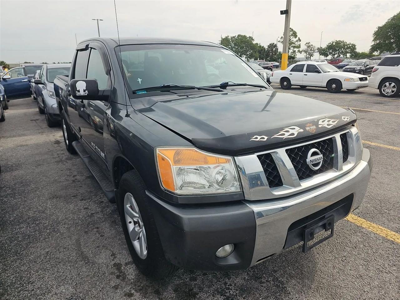 Nissan Titan 2WD Crew Cab SWB SV 2012