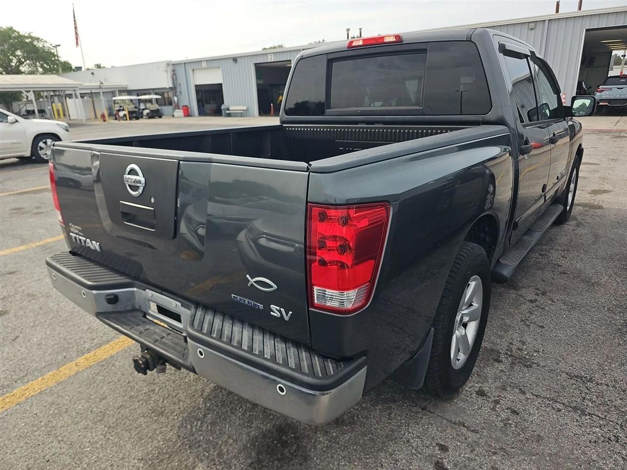 Nissan Titan 2WD Crew Cab SWB SV 2012