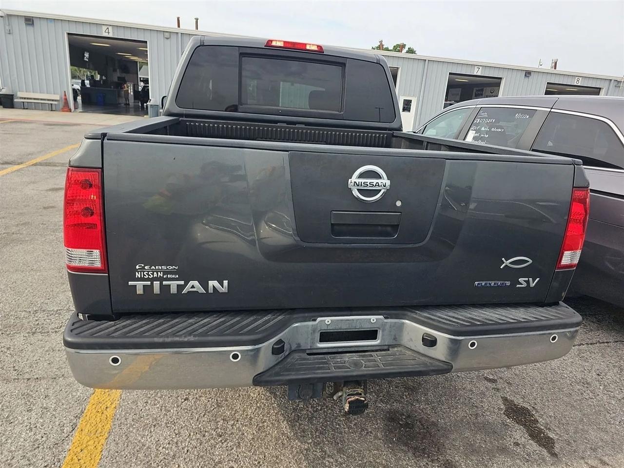 Nissan Titan 2WD Crew Cab SWB SV 2012