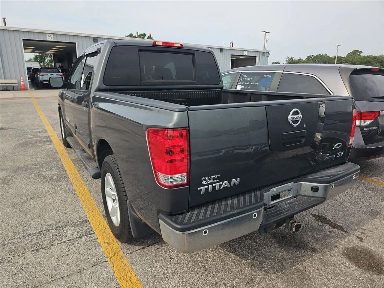 Nissan Titan 2WD Crew Cab SWB SV 2012
