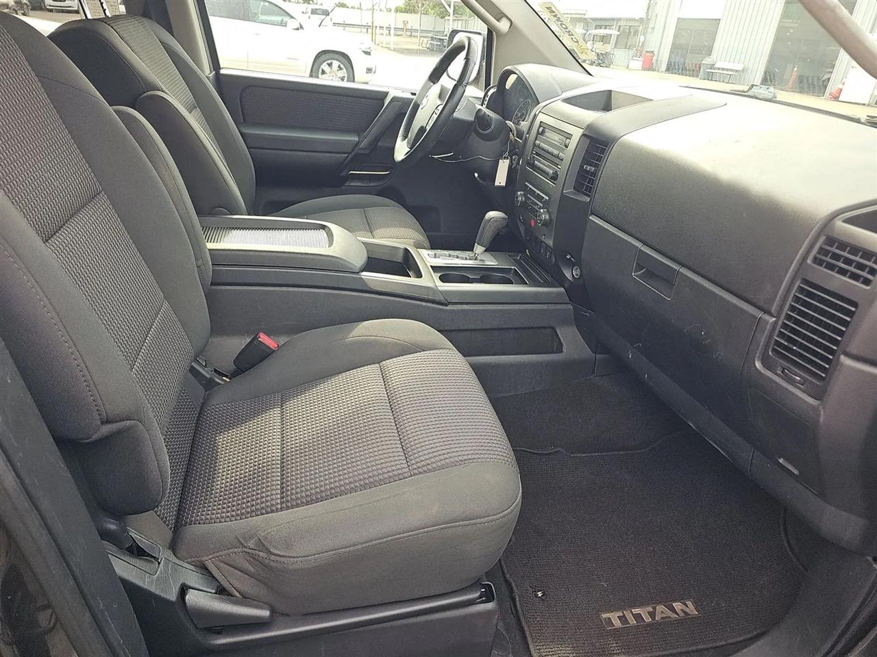 Nissan Titan 2WD Crew Cab SWB SV 2012