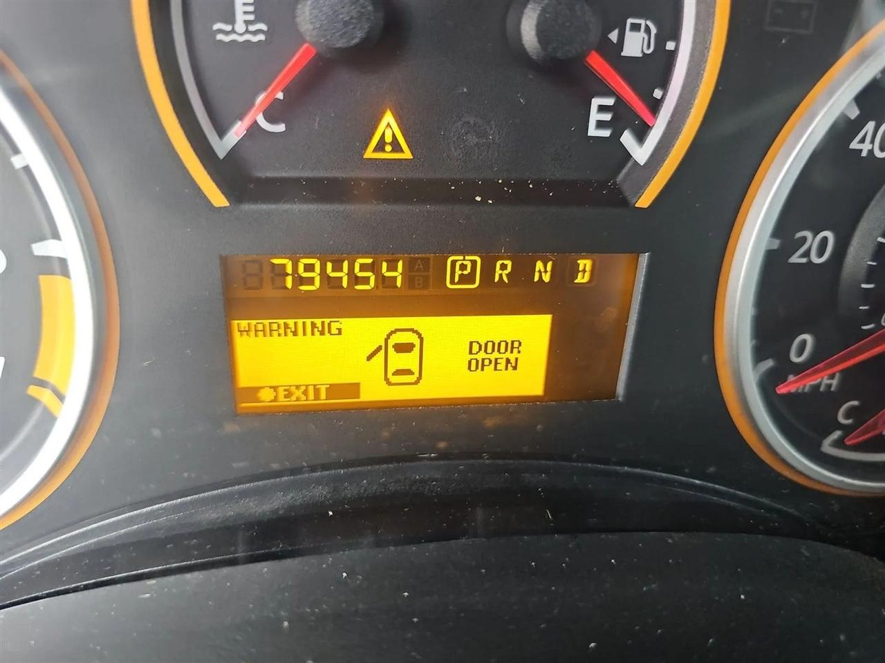 Nissan Titan 2WD Crew Cab SWB SV 2012