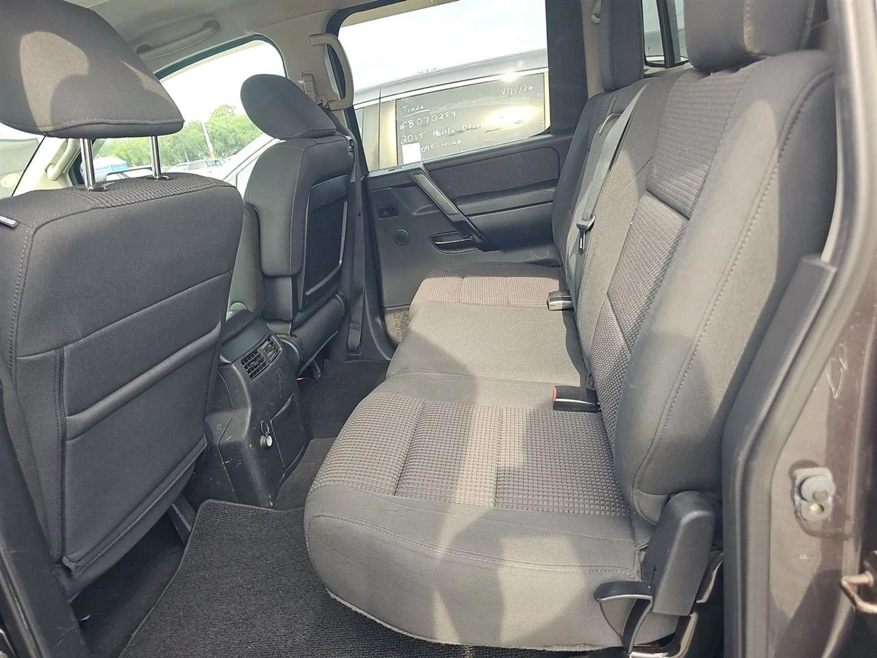 Nissan Titan 2WD Crew Cab SWB SV 2012