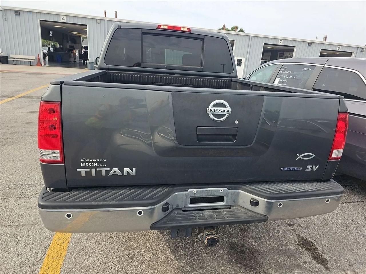 Nissan Titan 2WD Crew Cab SWB SV 2012