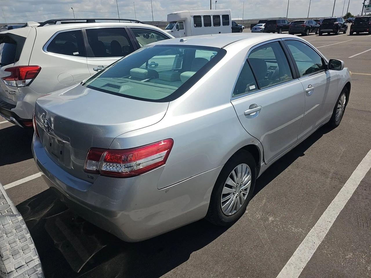 Toyota Camry 4dr Sdn I4 Man (Natl) 2010