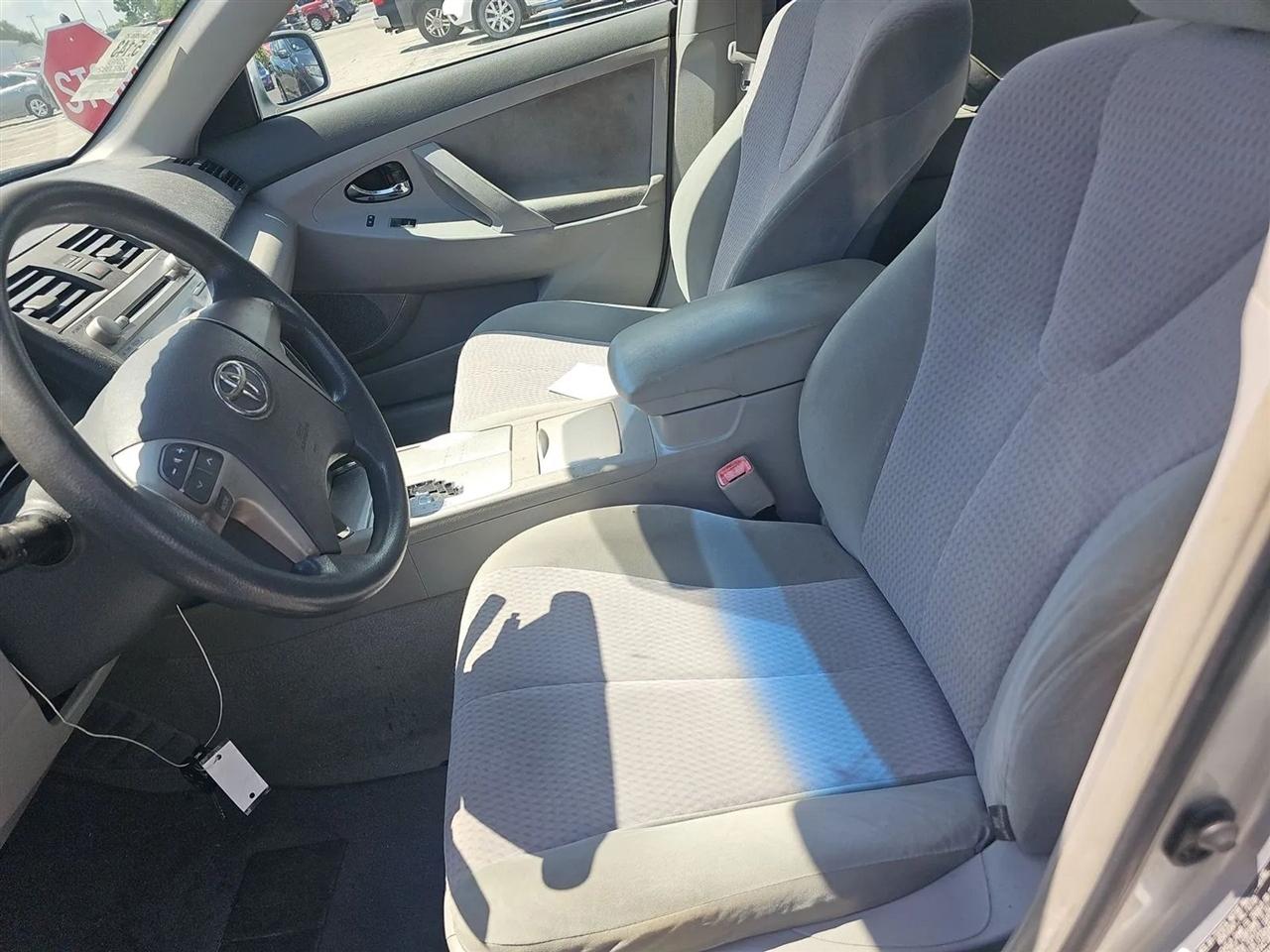 Toyota Camry 4dr Sdn I4 Man (Natl) 2010