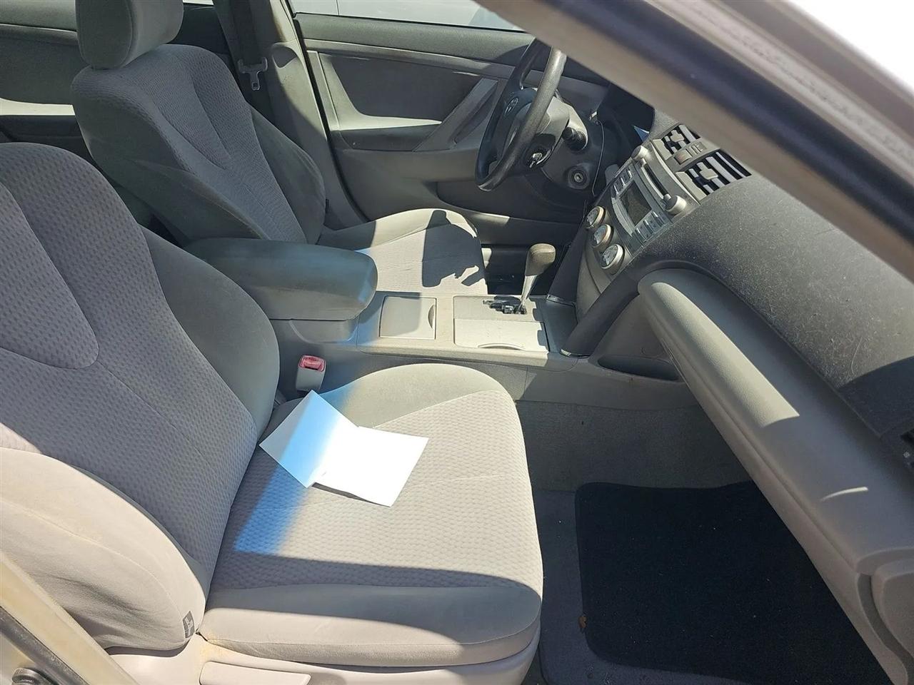 Toyota Camry 4dr Sdn I4 Man (Natl) 2010