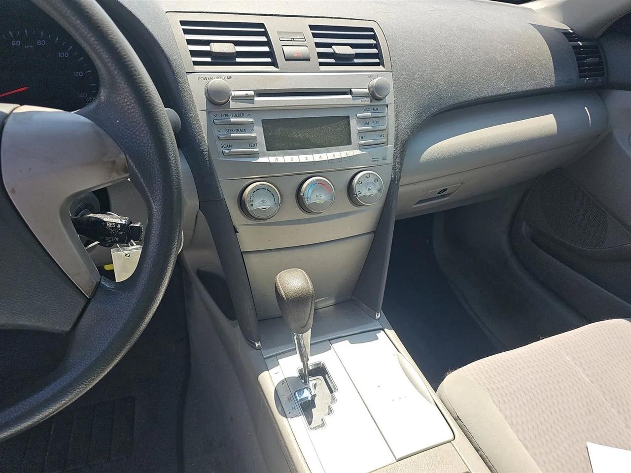 Toyota Camry 4dr Sdn I4 Man (Natl) 2010