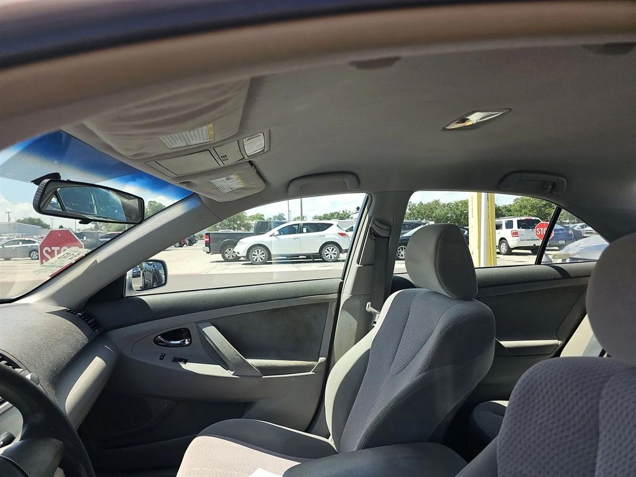 Toyota Camry 4dr Sdn I4 Man (Natl) 2010