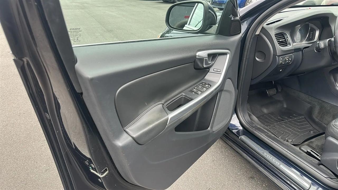 Volvo S60 4dr Sdn T5 Premier AWD 2016