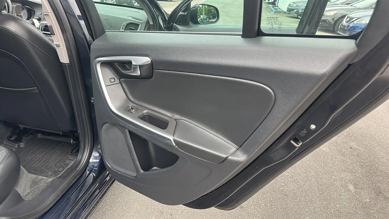 Volvo S60 4dr Sdn T5 Premier AWD 2016