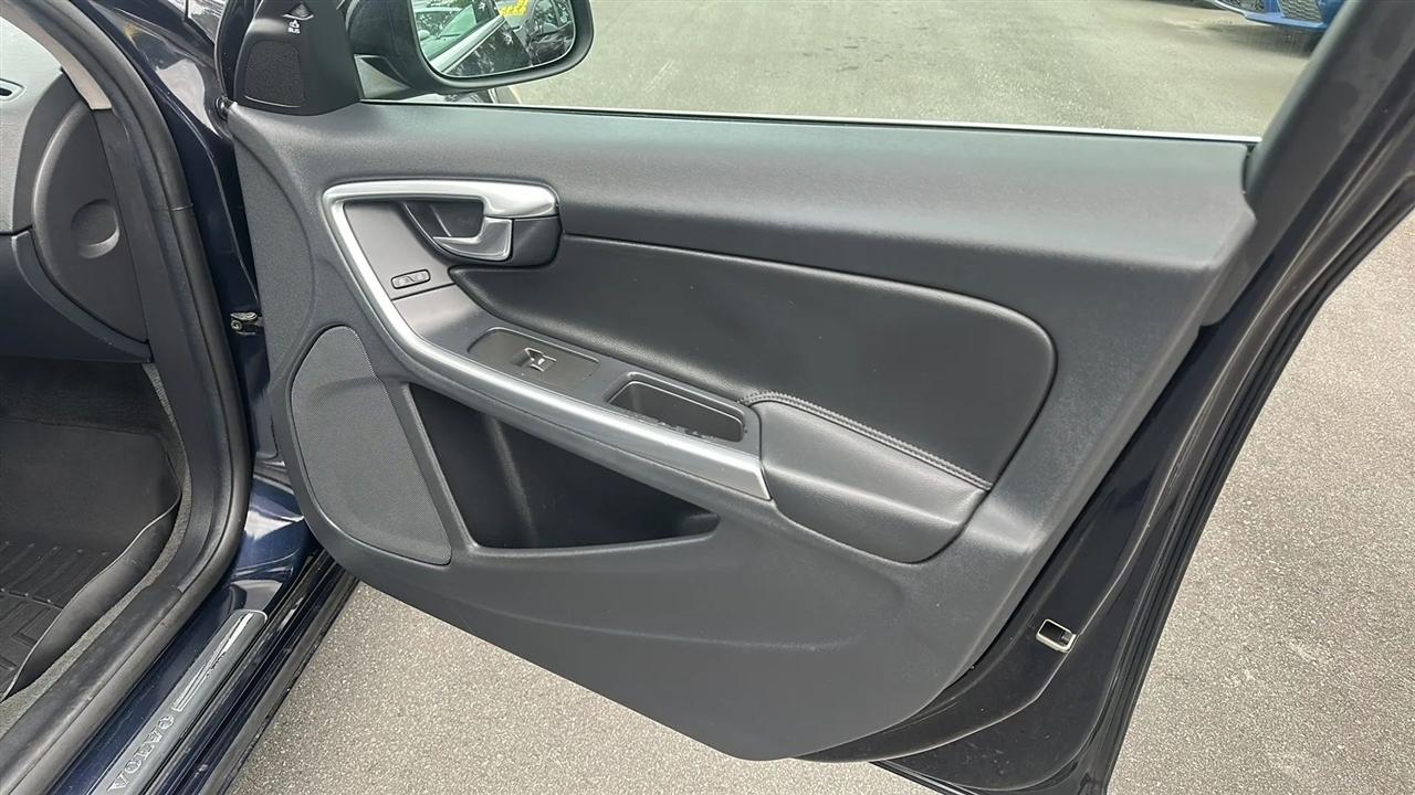 Volvo S60 4dr Sdn T5 Premier AWD 2016