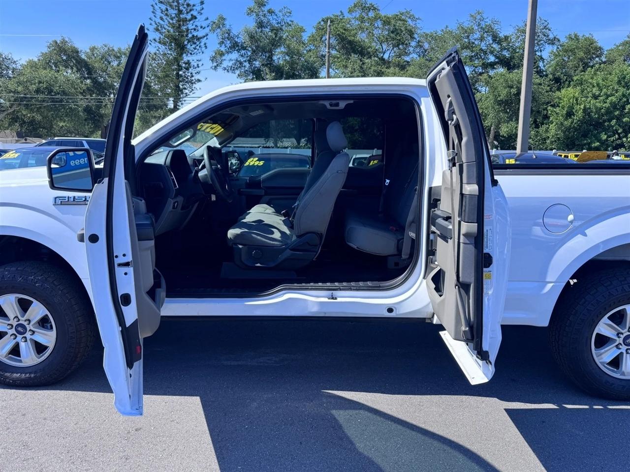 Ford F-150 Lariat 2WD SuperCab 8' Box 2017