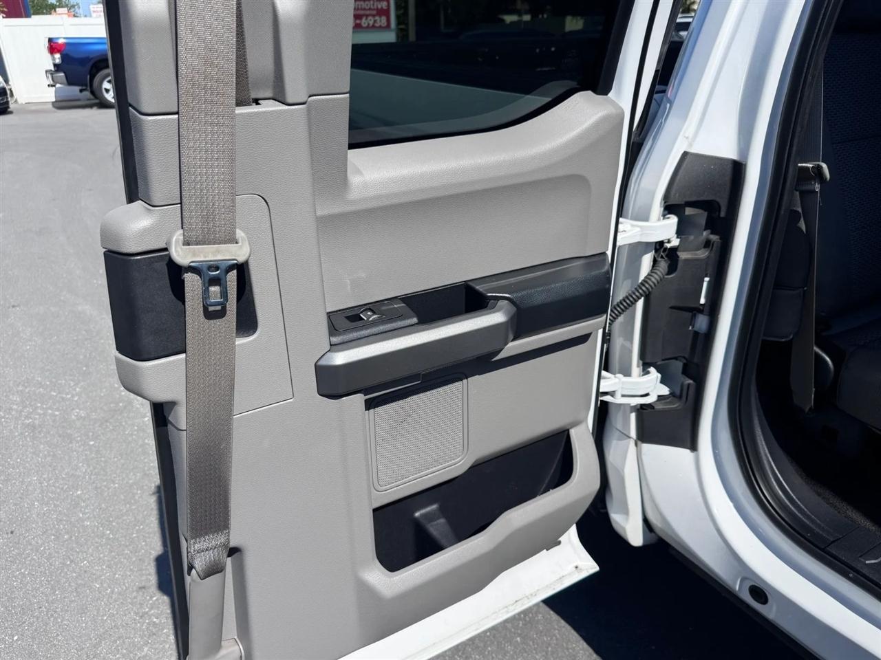 Ford F-150 Lariat 2WD SuperCab 8' Box 2017