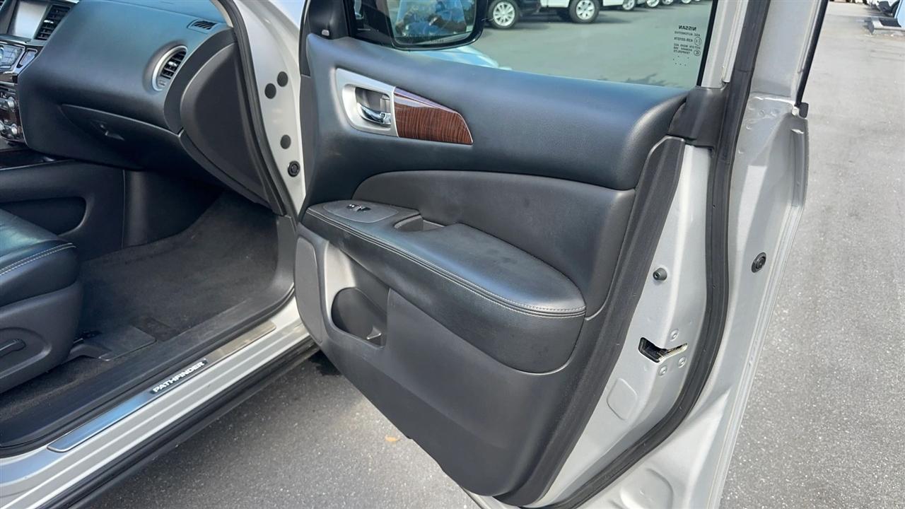Nissan Pathfinder 2WD 4dr Platinum 2015