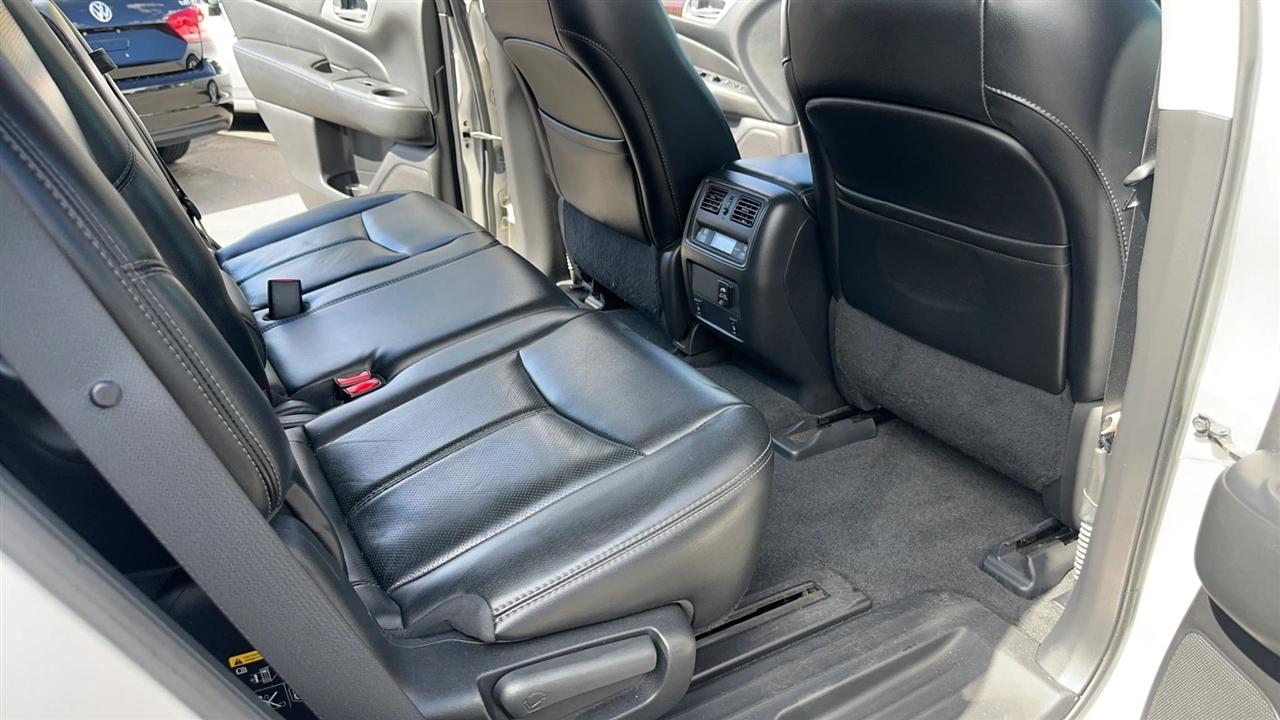 Nissan Pathfinder 2WD 4dr Platinum 2015