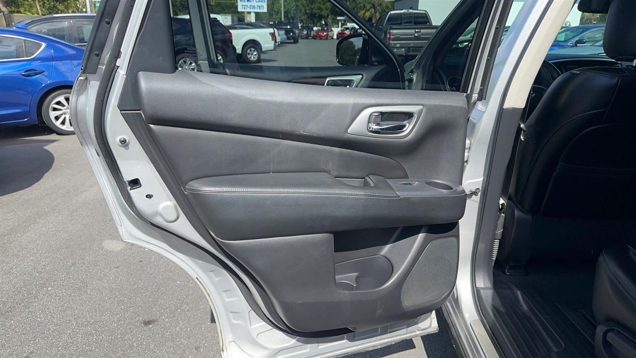 Nissan Pathfinder 2WD 4dr Platinum 2015