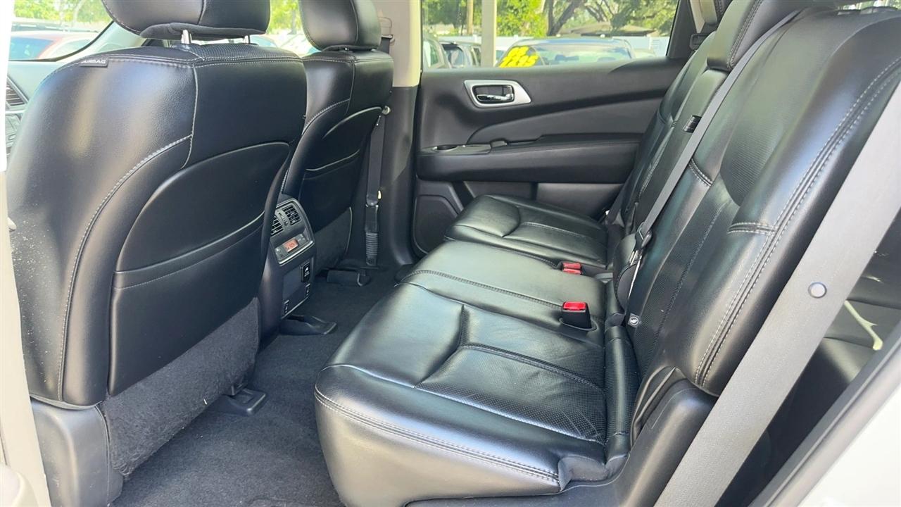 Nissan Pathfinder 2WD 4dr Platinum 2015