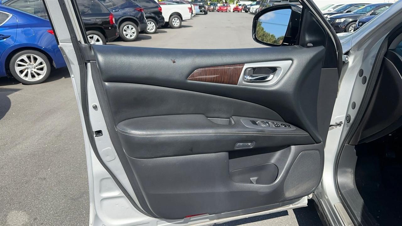 Nissan Pathfinder 2WD 4dr Platinum 2015
