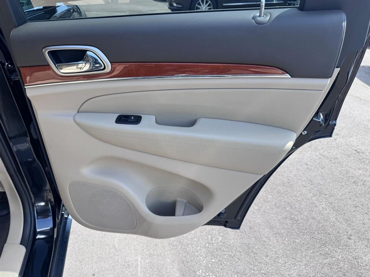 Jeep Grand Cherokee RWD 4dr Overland 2013