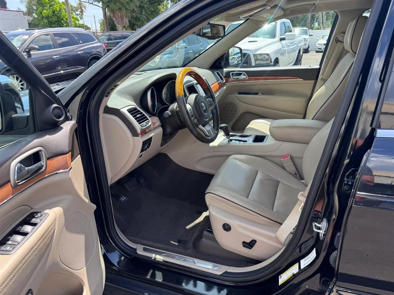 Jeep Grand Cherokee RWD 4dr Overland 2013