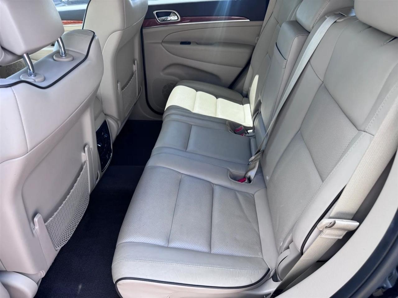 Jeep Grand Cherokee RWD 4dr Overland 2013