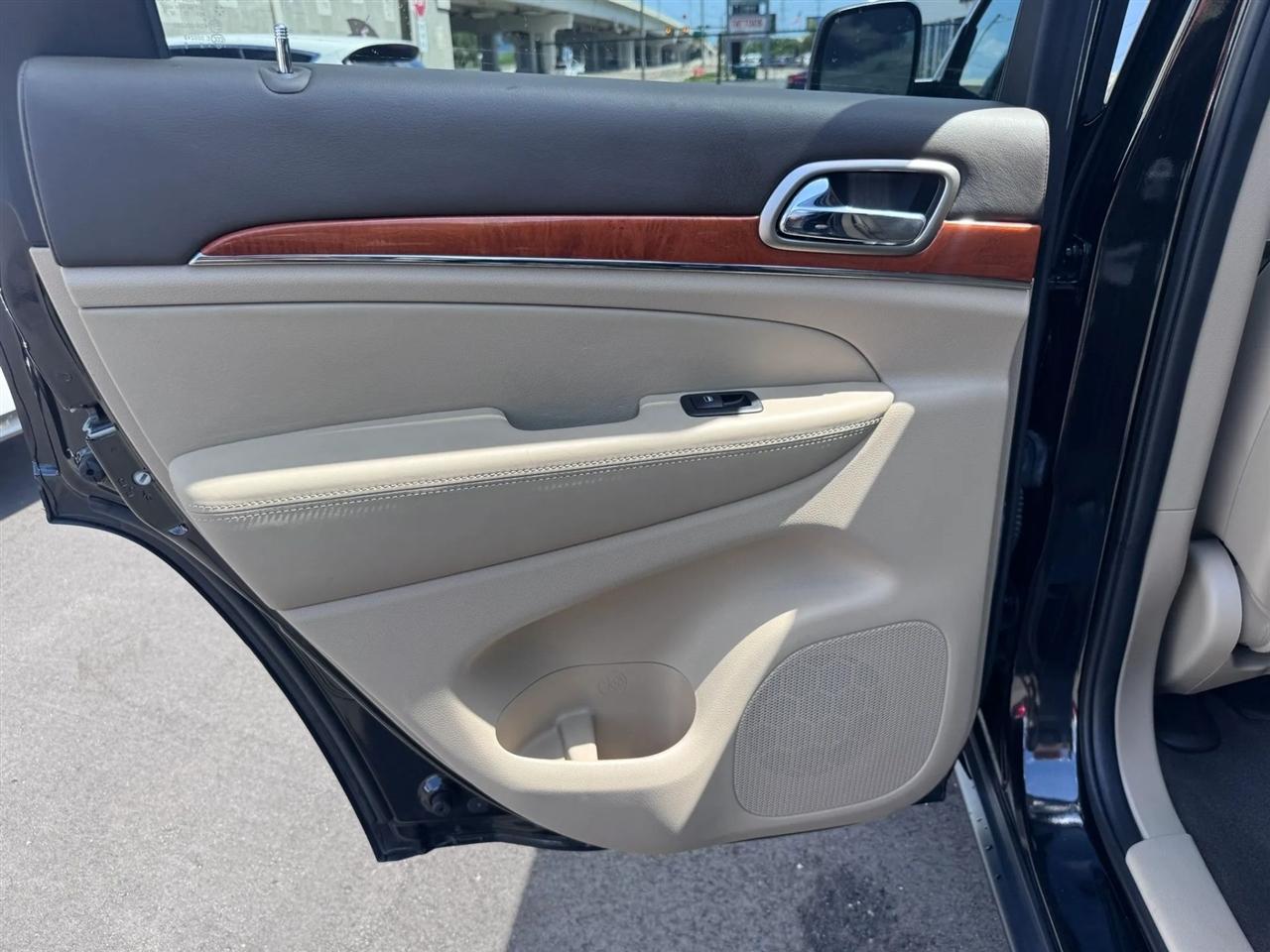 Jeep Grand Cherokee RWD 4dr Overland 2013