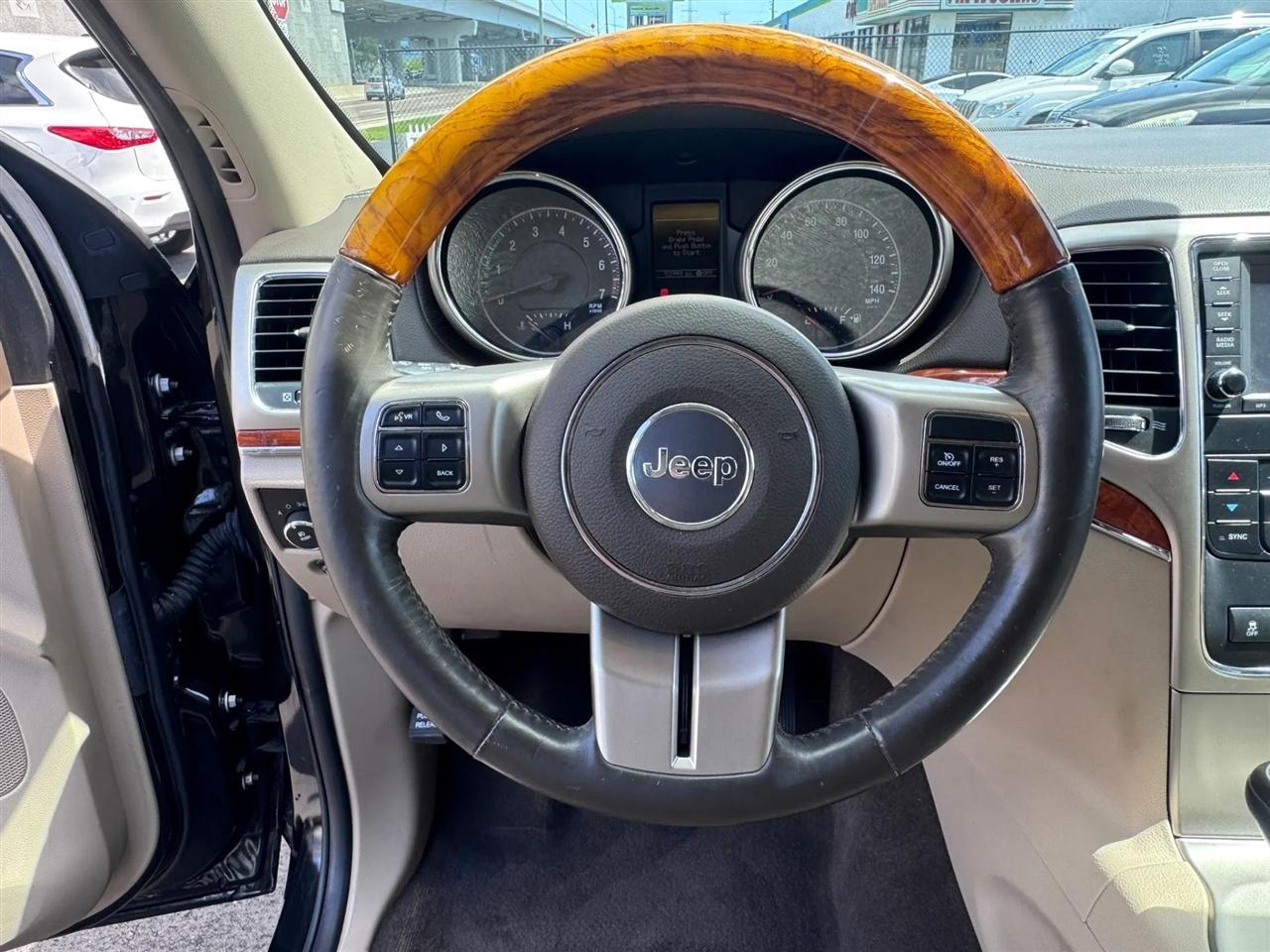 Jeep Grand Cherokee RWD 4dr Overland 2013