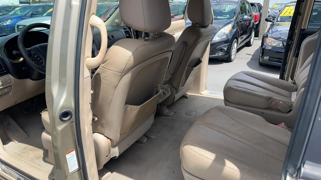 Hyundai Entourage 4dr Wgn Limited 2007