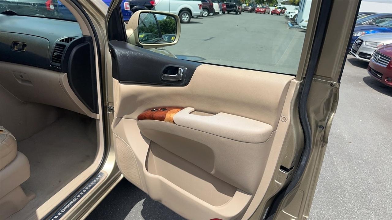 Hyundai Entourage 4dr Wgn Limited 2007