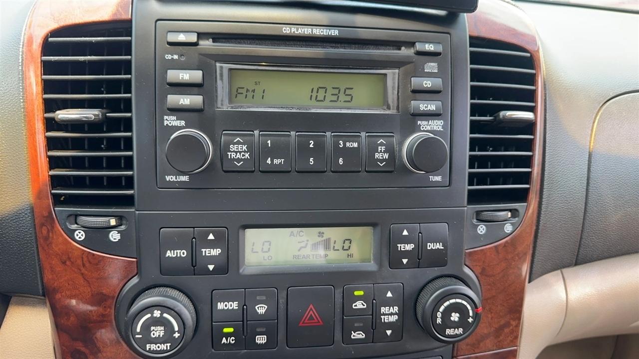 Hyundai Entourage 4dr Wgn Limited 2007
