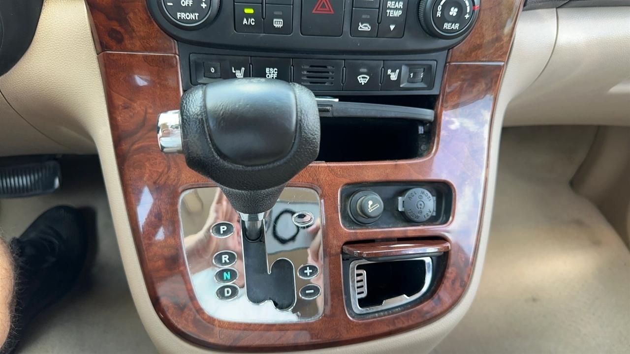 Hyundai Entourage 4dr Wgn Limited 2007