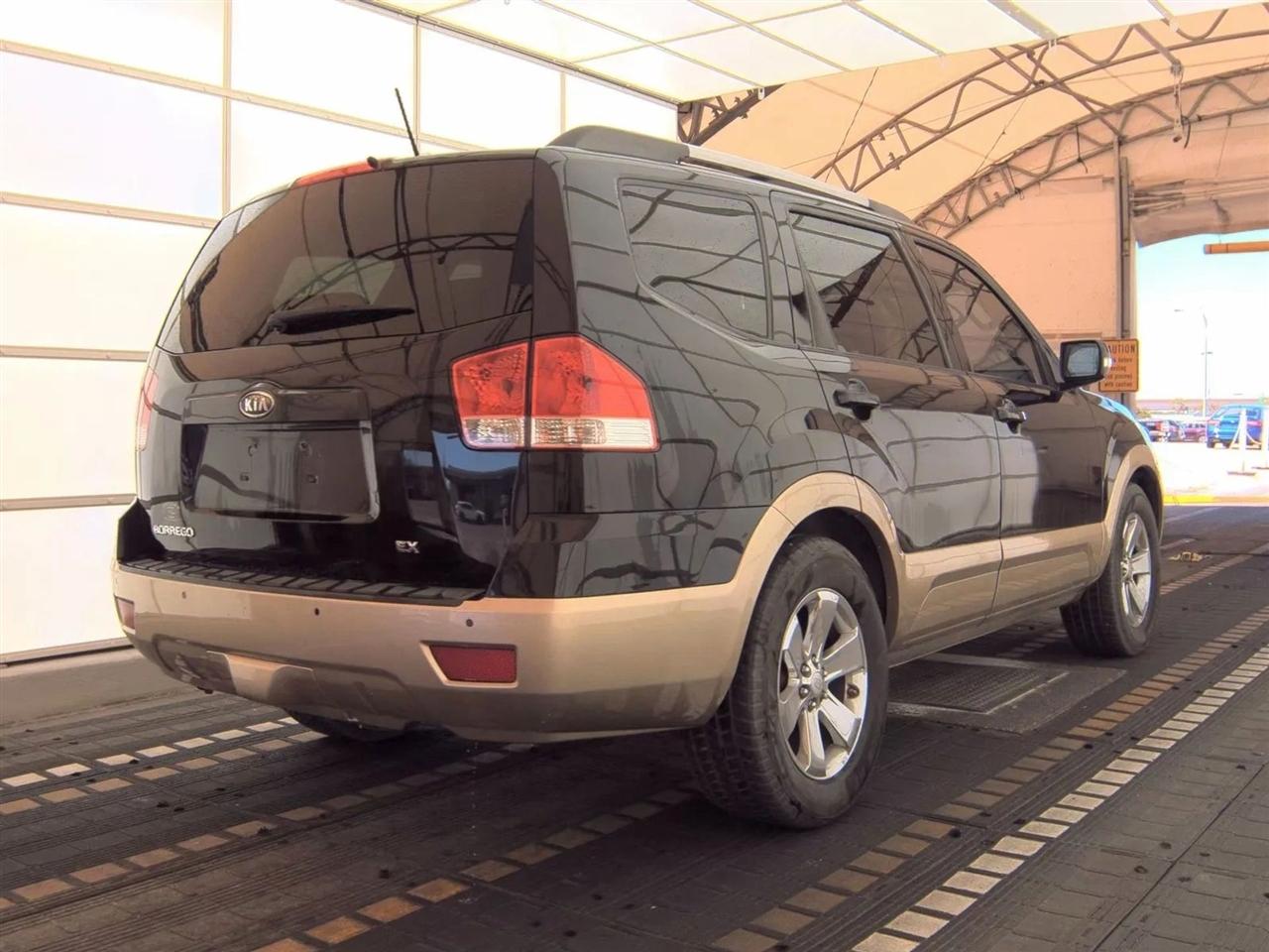 Kia Borrego 2WD 4dr V6 EX 2009