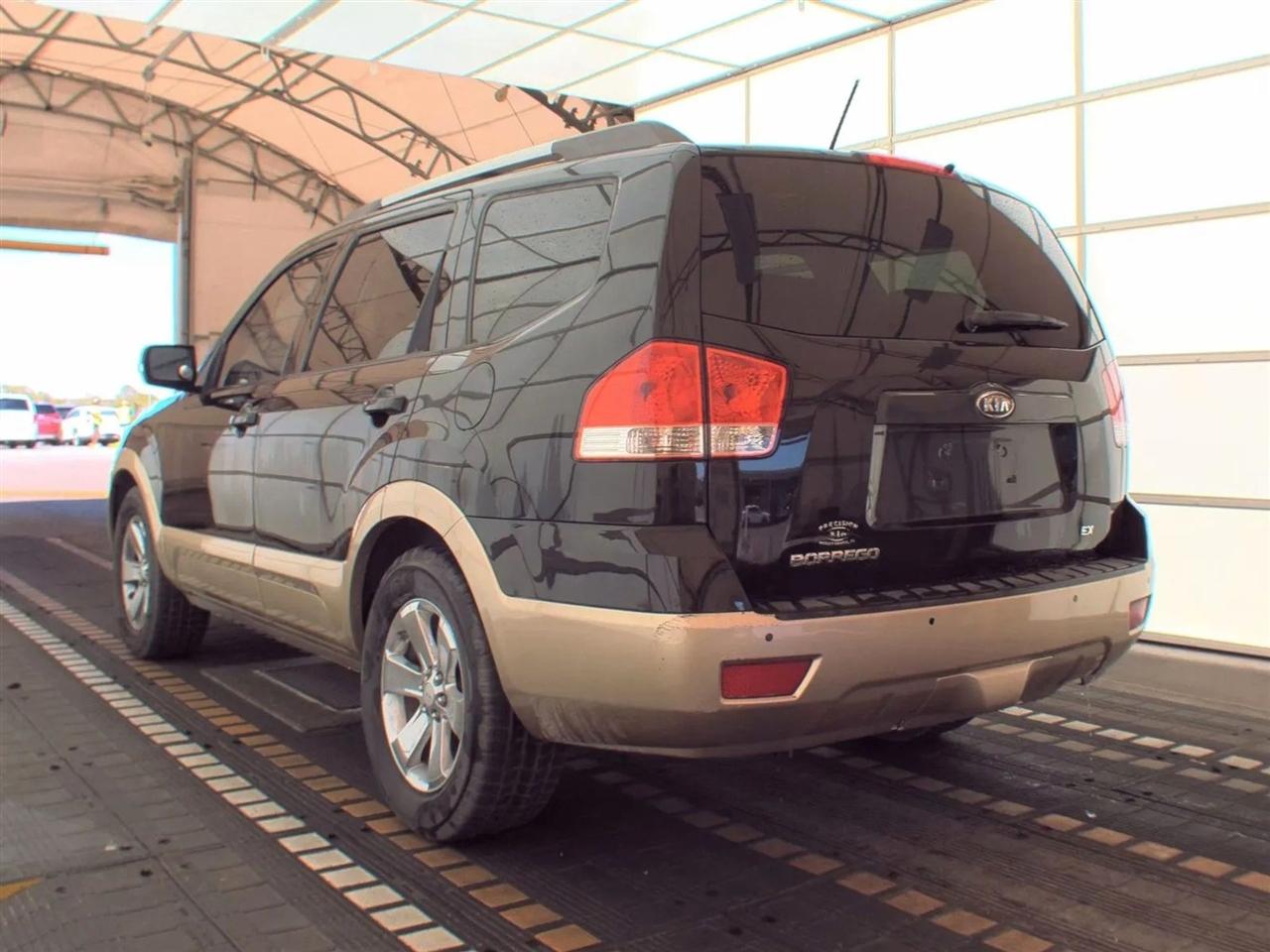 Kia Borrego 2WD 4dr V6 EX 2009