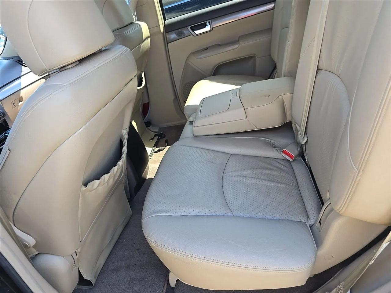 Kia Borrego 2WD 4dr V6 EX 2009