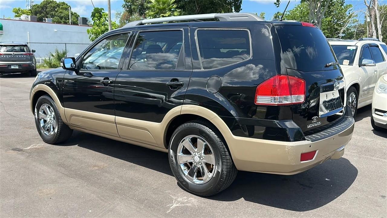 Kia Borrego 2WD 4dr V6 EX 2009