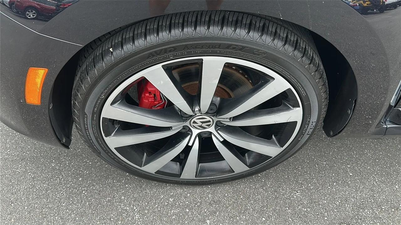 Volkswagen Beetle 2dr Cpe DSG 2.0T Turbo PZEV 2012